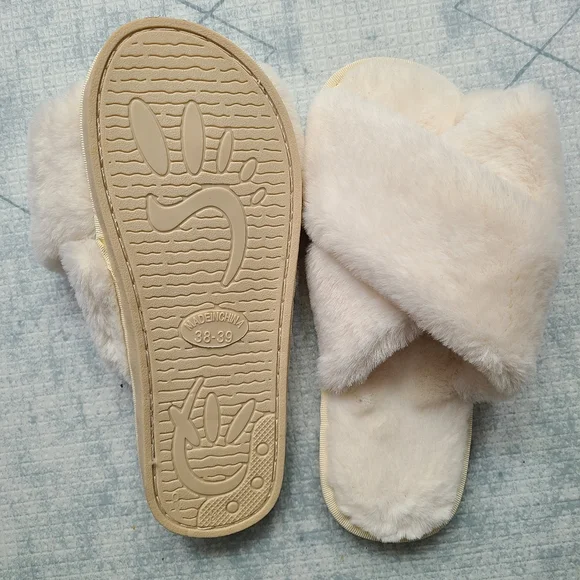 Fuzzy Spa Slippers - Picture 2 of 2